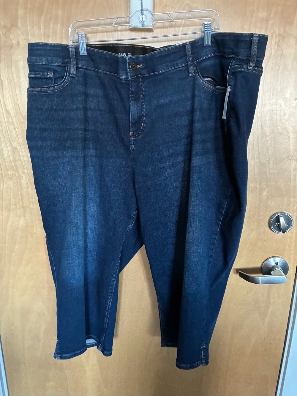 Liz Claiborne Dark Blue Sara Cropped Stretch Jeans. Size 24W. NWT